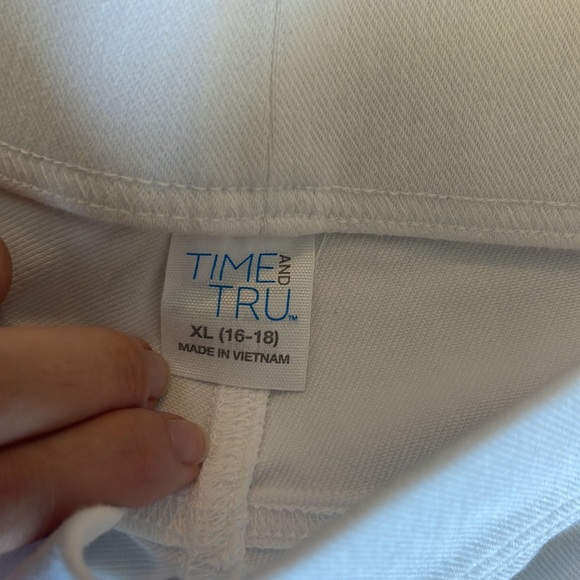 Capris - Picture 4 of 6